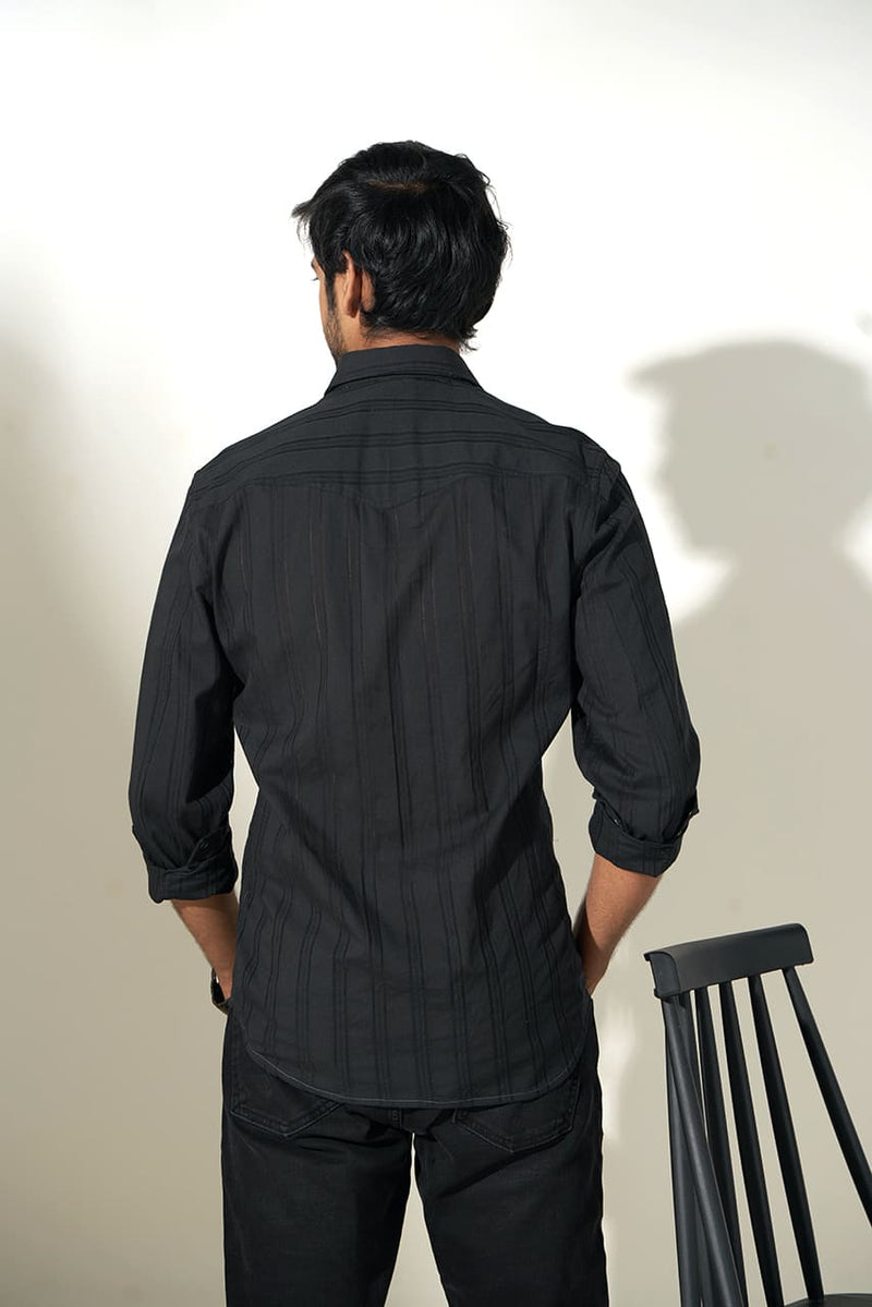 model showing backview of dobby cotton shirt