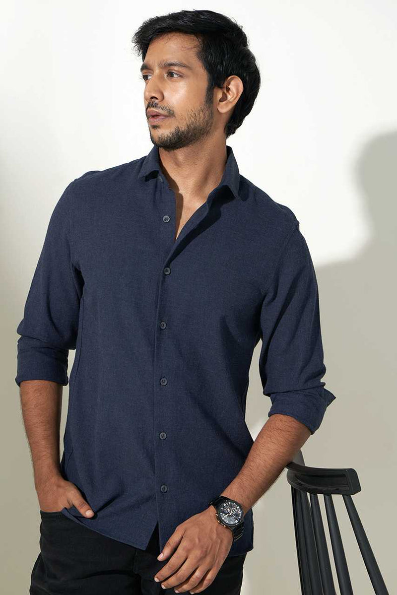 model wearing full sleeves dark blue heather shirt